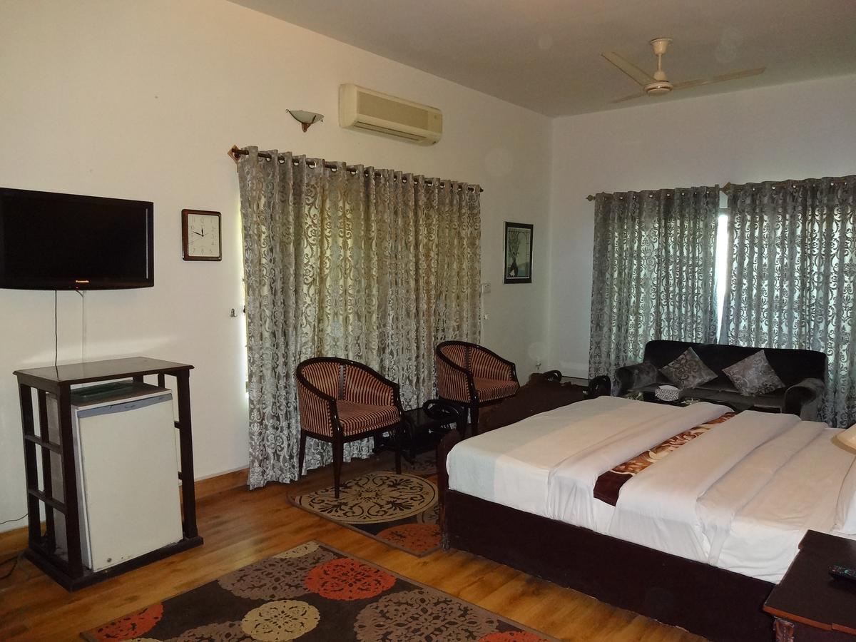 Shelton Hotel Rawalpindi Exterior foto
