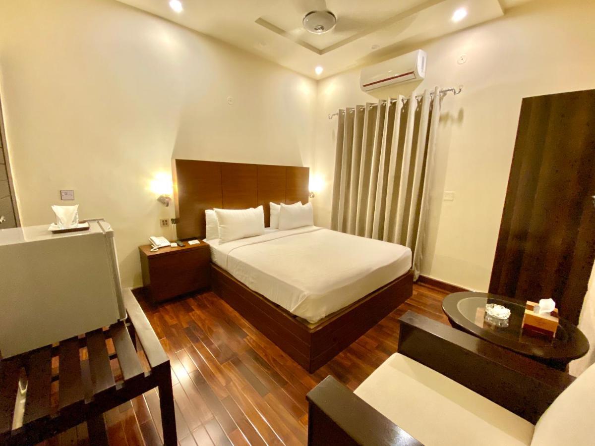 Shelton Hotel Rawalpindi Exterior foto